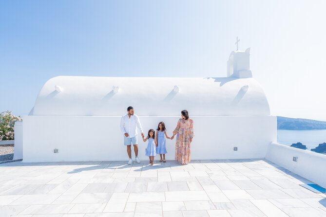 Santorini Vacation Photoshoot - Why a private Oia photoshoot makes sense