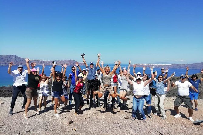 Santorini Volcanic Islands Cruise: Volcano, Hot Springs and Thirassia - Getting there: bus pickup times, meeting points, and the #1 failure point