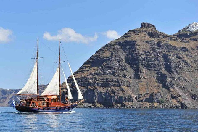 Santorini Volcanic Islands Cruise: Volcano, Hot Springs and Thirassia - Stop 3: Palea Kameni thermal swim (about 30 minutes)