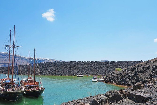 Santorini Volcanic Islands Cruise: Volcano, Hot Springs and Thirassia - On the boat: classic caïque vibes, live guide commentary, and comfort tips