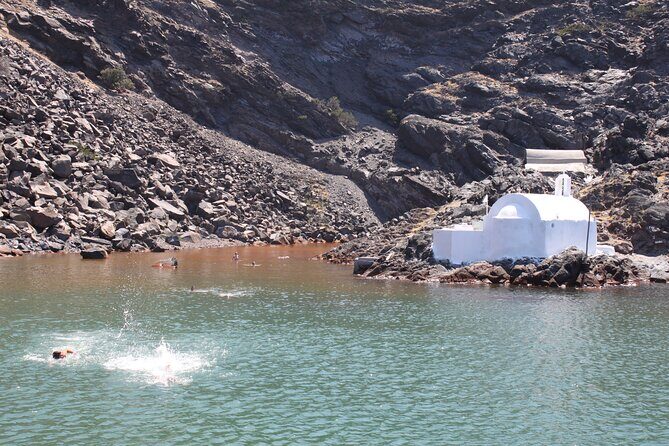 Santorini - Volcano and Hot springs - A 3-Hour Santorini Plan That Hits the Big Geology