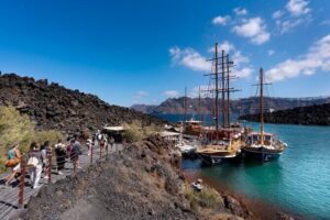 Santorini - Volcano and Hot springs Boat Trip with Bus Transfer - Morning logistics: where the boat leaves and when to line up