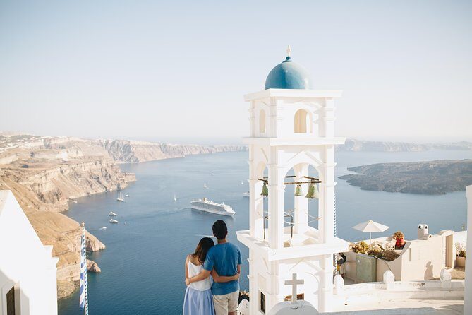 Santorini Walking Tour with a Personal Photographer - Small pitfalls to plan for: hair, glare, and outfit changes