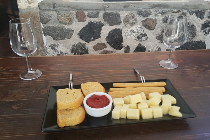 Santorini Wine Tasting & Food Pairing :Taste good life at Santorini - Pickup details matter more than they first appear