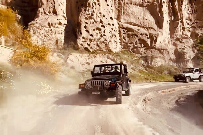 Santorini Wrangler Jeep Afternoon Convoy Tour - Stop-by-stop: Pyrgos views and the Emporio windmills