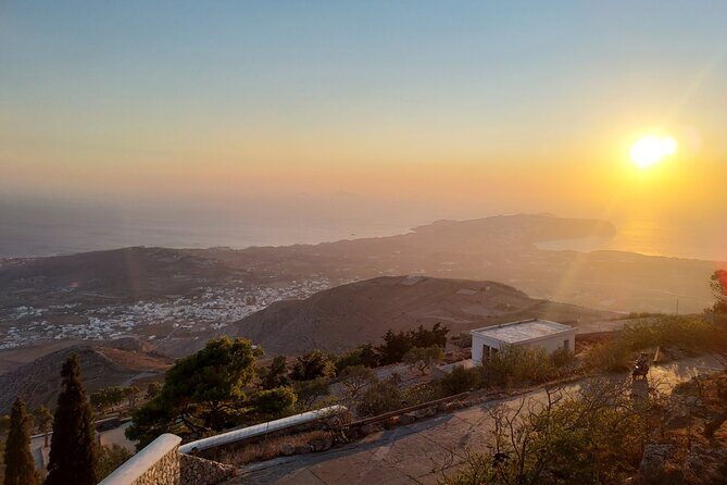 Santorini_Sunset Cheers and Dine - Key highlights at a glance