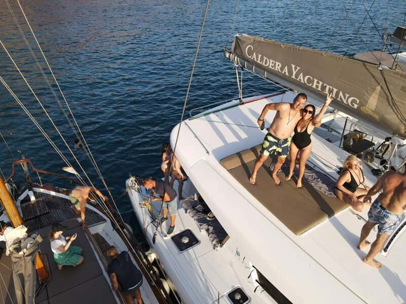 Santorini:All-inclusive Catamaran Cruise with Thirassia Stop - Akrotiri Lighthouse and the swimmable pauses along the way