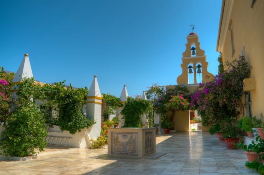 Saranda: Corfu Town and Palaiokastritsa Day Trip with Cruise - The Royal Palace and fortresses: museum pause plus big views