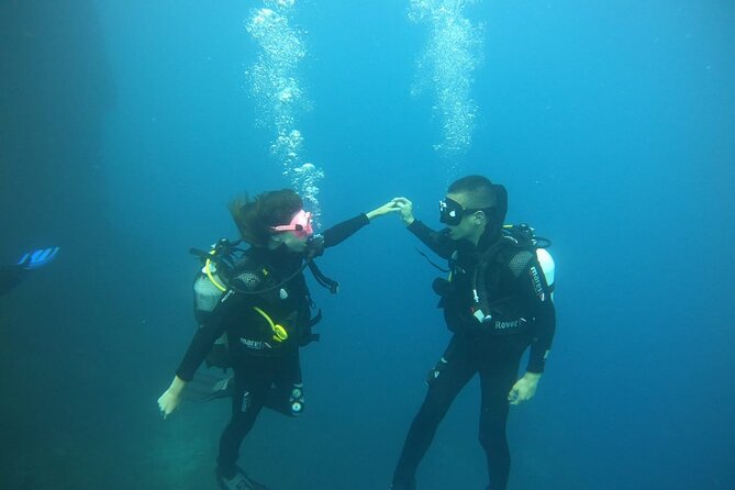 Scuba Diving Experience in Santorini - Entering the volcanic reef for 35 to 40 minutes