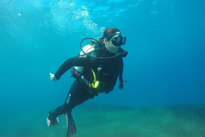 Scuba Diving Experience in Santorini - Getting used to the mask, regulator, and weightlessness