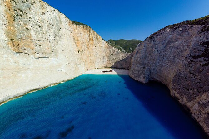 Self drive boat to shipwreck & blue caves - Equipment, music, and comfort on board