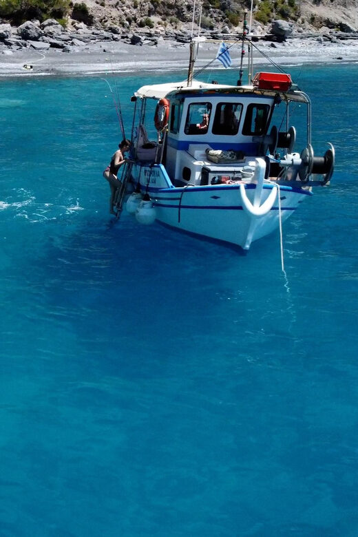 Sfakia fishing trip daytime - The food part: fish cooked together, then shared like old friends