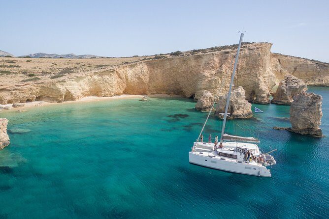 Shared Catamaran All inclusive-Day Cruise to Naxos or Paros - The crew and the small-boat factor (max 21)
