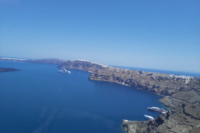 Shared Helicopter Tour Santorini 20 minutes - 2 passengers - Akrotiri Lighthouse and the southern coast