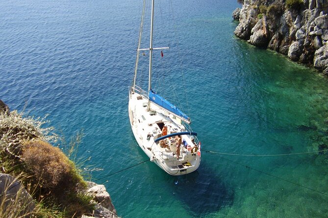 Single day Sail boat cruise with swimming, snorkeling, drinks and lunch - What the small group changes