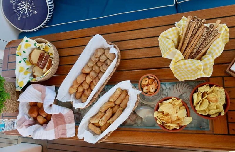 Skiathos : All-Inclusive Sailing Cruise with Lunch! - Skiathos Town: the easy start with safety briefing and welcome drinks