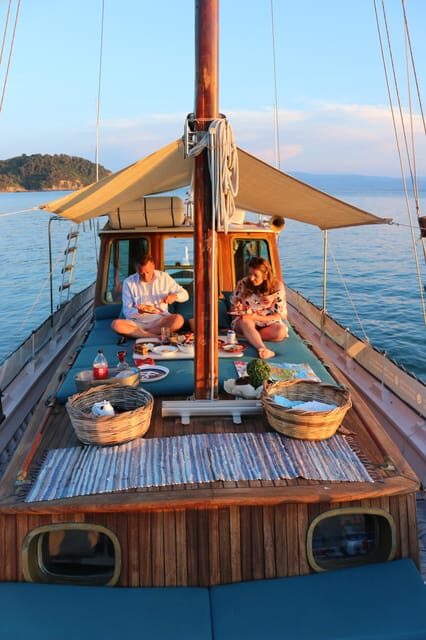 Skiathos: Boat Cruise with Dinner & Sunset Viewing - Panteleimonas, Agia Eleni, and Banana: where the sunset route makes sense