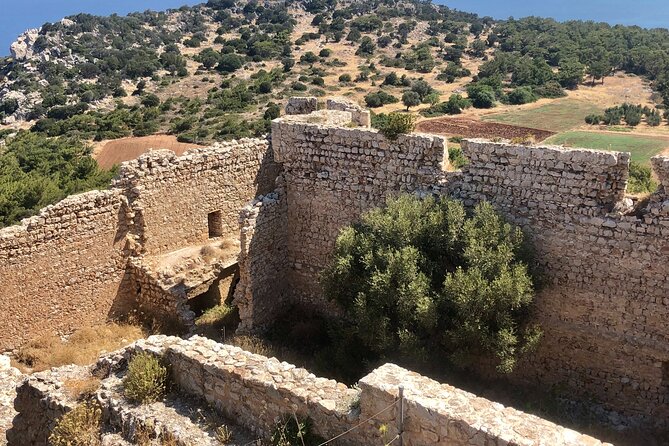 Small group hiking between the beach and Kritinia Castle - Who should book this walk?