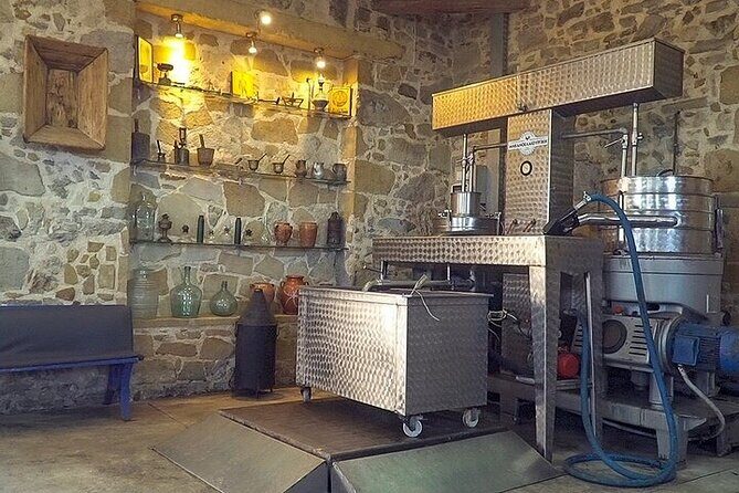 Small-Group Honey & Extra Virgin Olive Oil Tasting Tour in Crete - Smell, Sound, and Hands-On Moments That Make It Stick