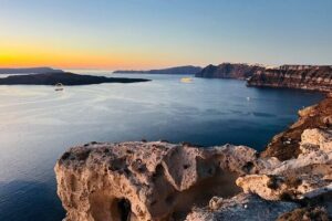 Small Group Sightseeing Tour: All Santorini’s Treasures - Why the small group feels different (and better)