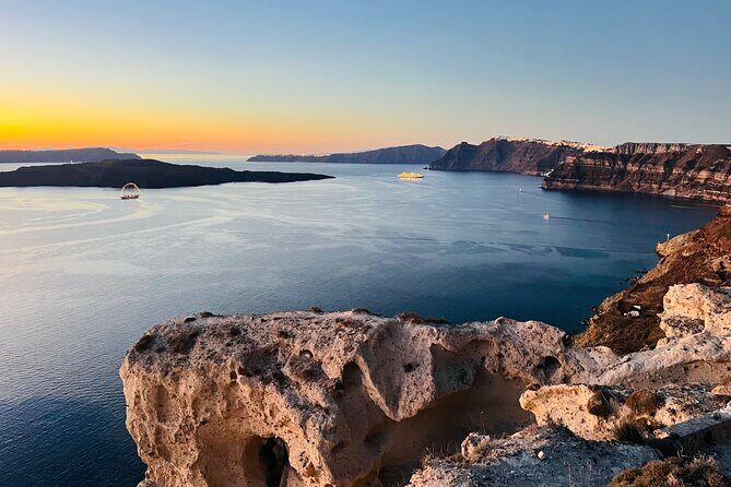 Small Group Sightseeing Tour: All Santorini’s Treasures - Why the small group feels different (and better)