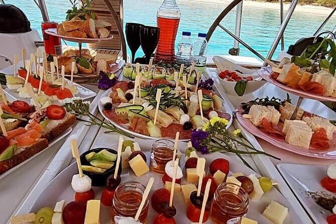 Small group,pass by Delos,swim in Rhenia,snap LVenice, free trans - Drinks, music, and comfort on board