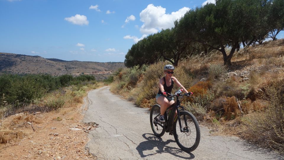 Small Villages and Cretan Nature. E-Bike tour - Leaving Analipsi for the Cretan countryside