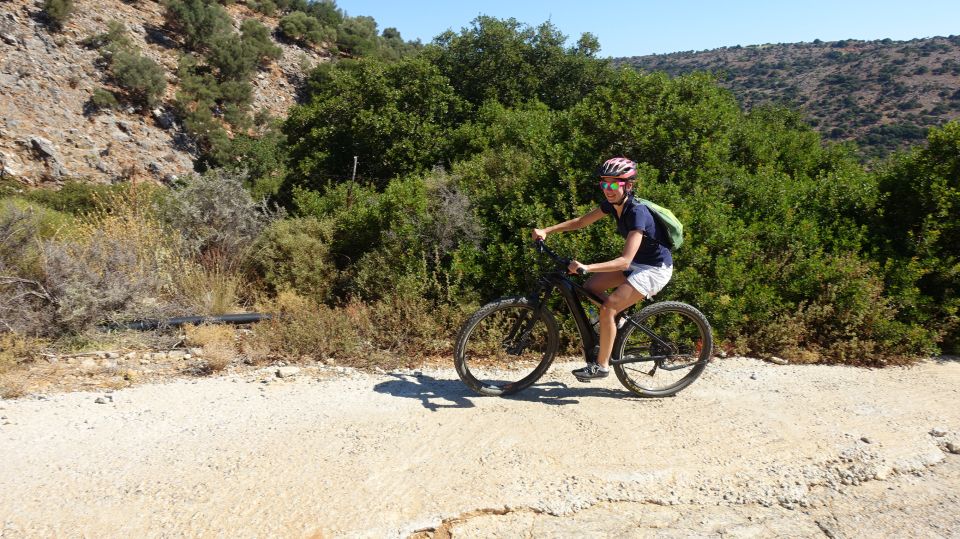 Small Villages and Cretan Nature. E-Bike tour - Who should book this ride?