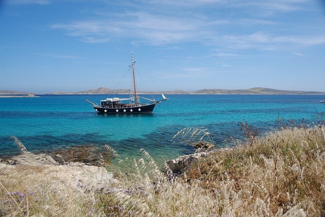 South coast and Paradise beach cruise - The return route past the windmills and Little Venice