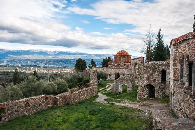 Sparta Tour - Lunch in Pikoulianika with a view toward Sparta