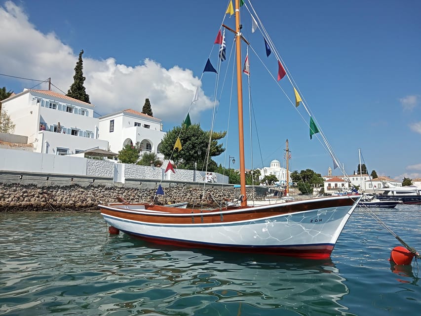 Spetses Island Boat Exploration ΖΩΗ e-kaiki - Meeting at Kapelogiannis restaurant