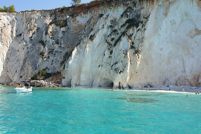Sunset cruise with snack & wine from Argostoli - A sunset cruise built around real light over Cephalonia