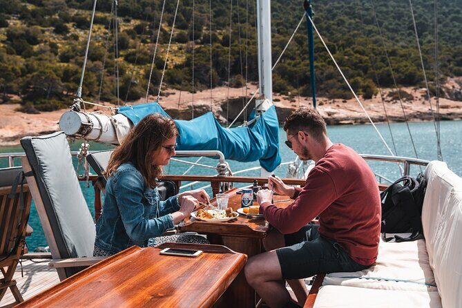 Sunset Dinner Cruise: Sunset, Swim, Drinks, and Dinner Onboard - Dinner and drinks onboard: what is included and how it changes the evening