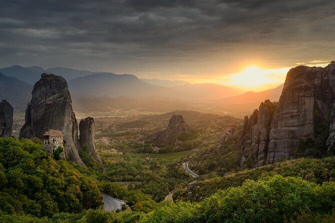 Sunset Meteora Photo Tour - How much hiking or time at each spot?