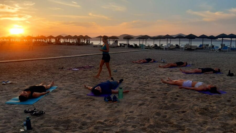 Sunset Pilates on Tigaki Beach - The 50-minute sunset session: what your hour on the sand will feel like
