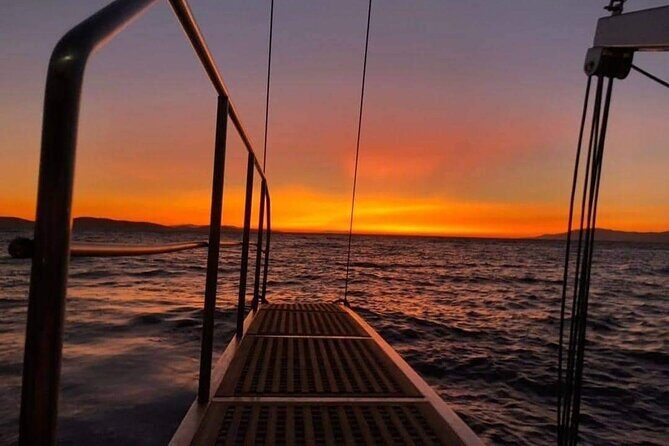 Sunset South Coast Sail Cruise with lunch,drinks, optional transfer - Food and drinks: what’s included, what costs extra, and how it feels onboard