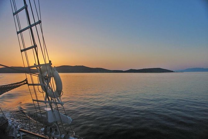 Swim and Fun at Rhenia and Iconic Views! - Who should book this Rhenia cruise