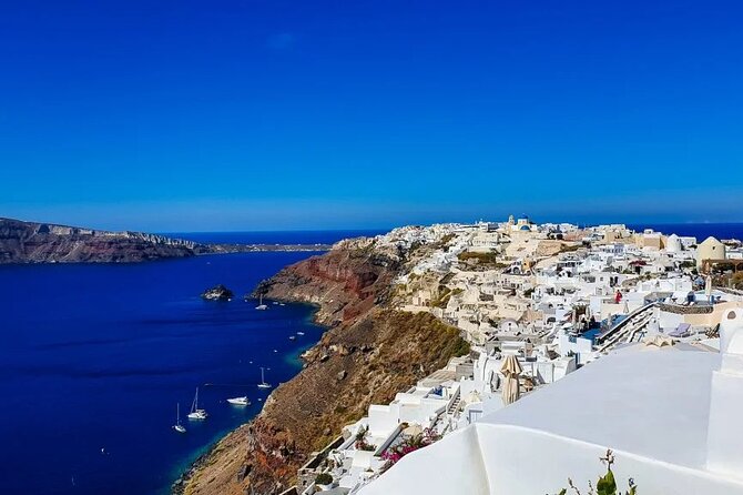 Tailormade Santorini island tour - Akrotiri Archaeological Site: the one-hour centerpiece