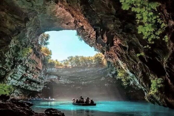 The Caves ....Drogarati Cave and Melissani Lake - Drogarati and Melissani: a high-impact half day with real cave time