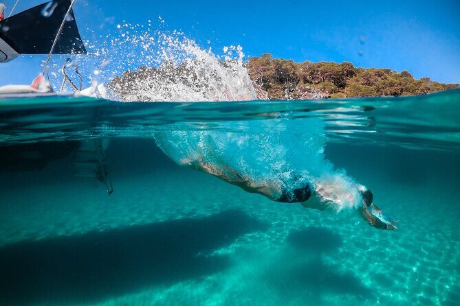 The Fastest Private Motor Yacht in Santorini - All Inclusive Tour - What’s Included (And Why It Matters): Towels, Snorkeling, Drinks, Meals