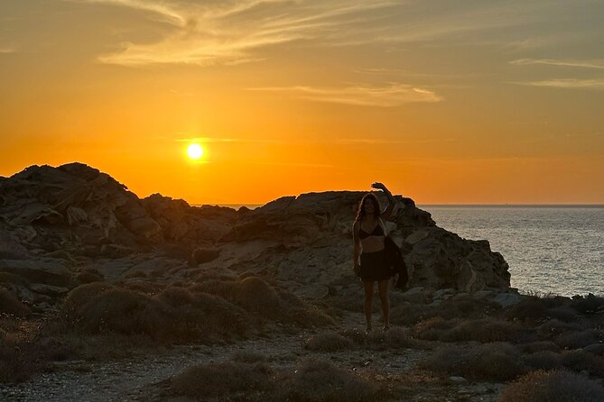 The Highlights of Santorini on a Mini Bus Daily Sunset Tour - Oia at sunset: beautiful, busy, and tightly timed