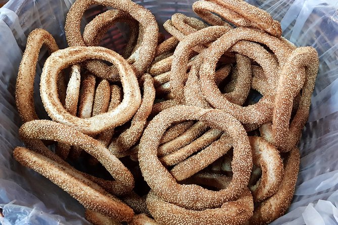 The Vegetarian food tasting tour - Starting with koulouri in central Athens