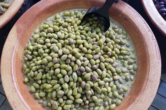 The Vegetarian food tasting tour - Psirri gives the tour an urban start