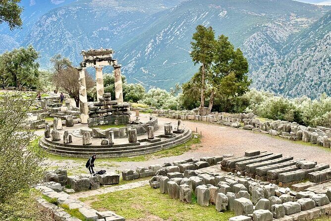 Thermopylae The battle of the 300 Spartans & Delphi Day Tour - Thermopylae: Where a Narrow Pass Changed the Story of Europe