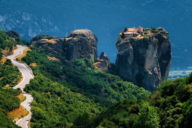 Thessaloniki: 2-Day Meteora Trip with Guided Tours and Hotel - Seeing all six monasteries on the morning tour