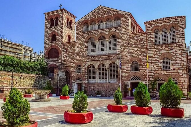 Thessaloniki Classic Sightseeing Private Tour with Driver - The White Tower begins the waterfront chapter