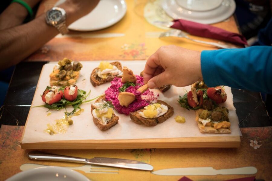 Thessaloniki: Food and Walking Tour with Tastings - Soutzoukaki with pita: the classic you should actually know