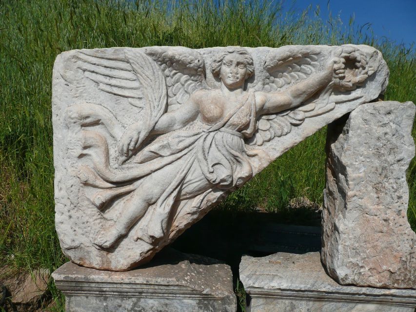 Thessaloniki:Journey Through Ancient Vergina to Sacred Veria - Why this Macedonia day trip has real historical range