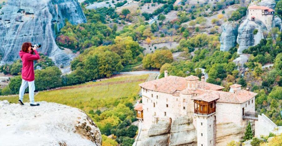 Thessaloniki : Meteora Full-Day Bus Trip with Local Guide - Photo stops and the “locals know” advantage