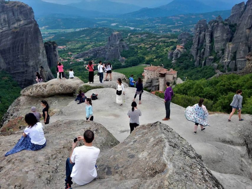 Thessaloniki : Meteora Full-Day Bus Trip with Local Guide - What to pack (and how to dress) for monastery interiors
